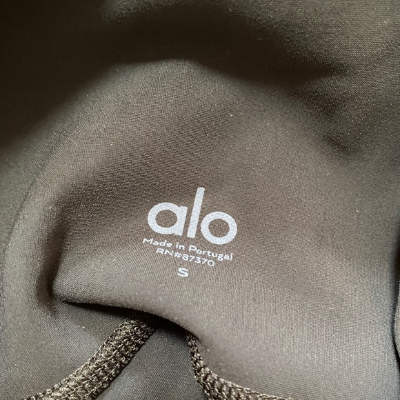 Alo Yoga Black Leggings with holes on sides - Picture 3 of 3